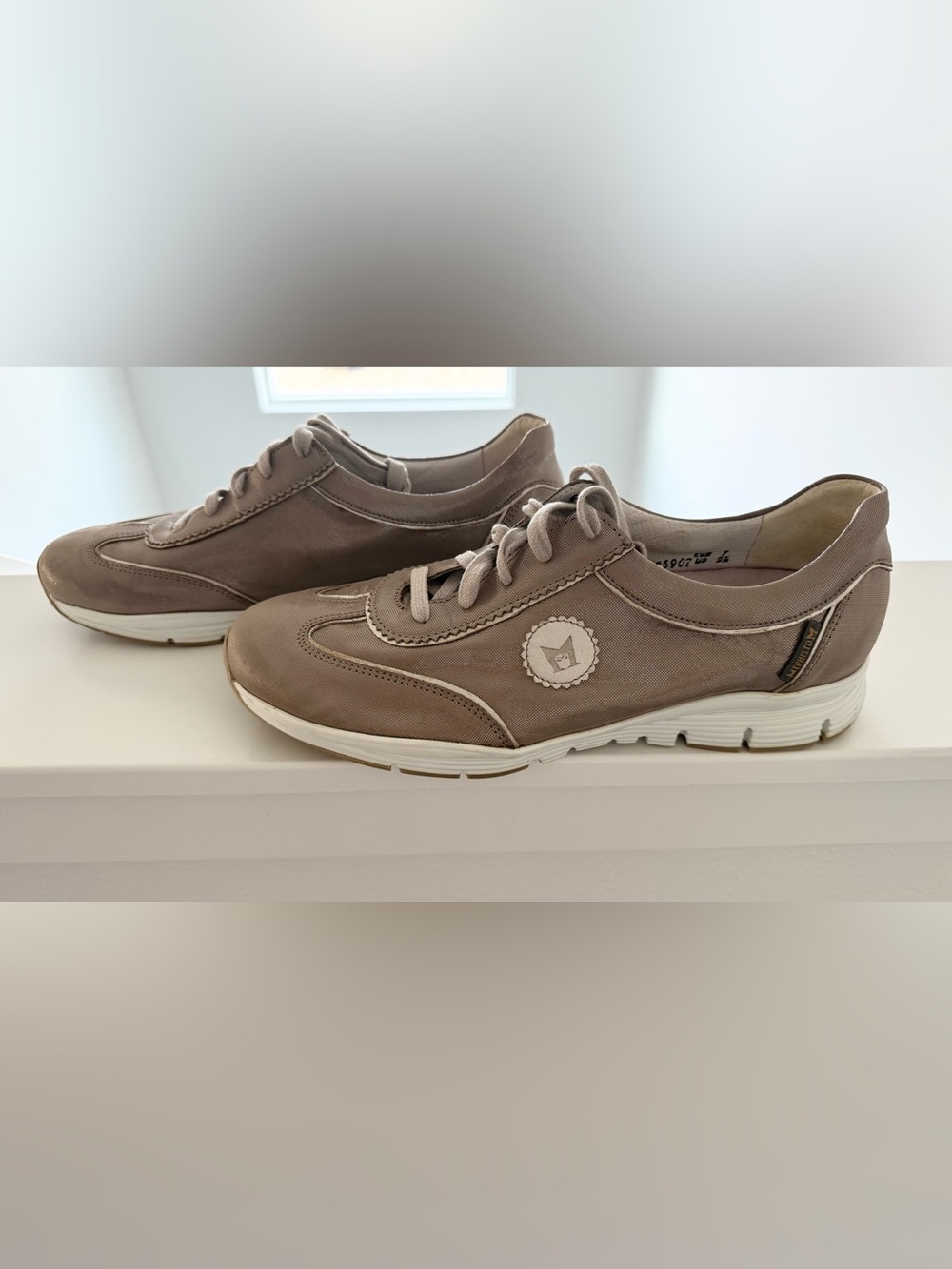 MEPHISTO ‘Yael’ Soft-Air Metallic Taupe Sneaker Size 9.5 Women’s - Picture 3 of 13